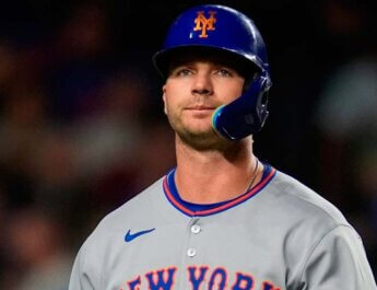 Pete Alonso ejerce su opción con Mets e irá a la agencia libre