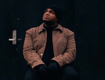 SECH presenta su nuevo EP “ESA NOCHE TERMINÓ DE DÍA”, una experiencia musical contada hora por hora