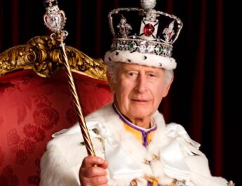 Carlos III, el primer "rey multimillonario": la fortuna privada que incomoda a la monarquía