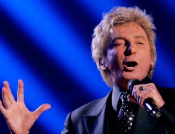 Barry Manilow será operado para extirparle un tumor cancerígeno