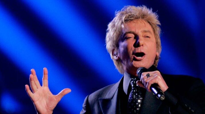 Barry Manilow será operado para extirparle un tumor cancerígeno