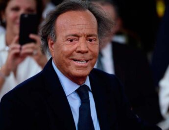 Julio Iglesias enfrenta acusaciones de abuso sexual y maltrato laboral en mansiones del Caribe