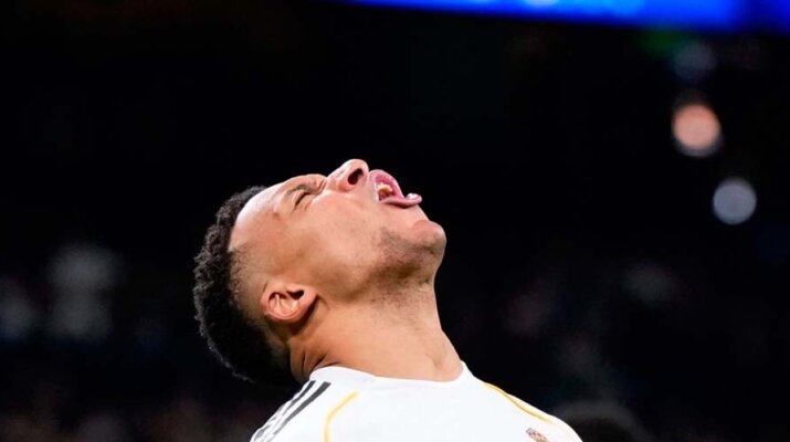 Mbappé se perdería el duelo ante Levante por sus molestias en la rodilla izquierda