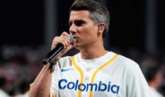 Pipe Bueno interpretó el himno nacional de Colombia en el Clásico Mundial de Béisbol 2026