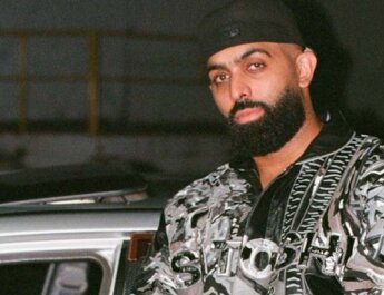 Eladio Carrión celebra el aniversario de 3MEN2 KBRN con “DE CHAMAQUITO”