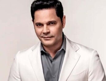 "REY RUIZ" el ícono de la salsa romántica celebrando el Día de las Madres en concierto en New Jersey