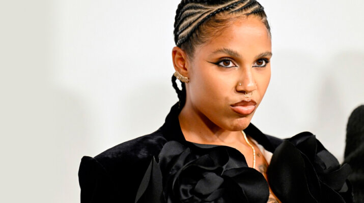 Exigen a Tokischa retirar video en el que posa semidesnuda en una iglesia española