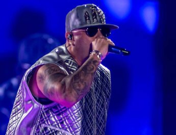Wisin sorprende al público de Karol G en Coachella con clásicos del reguetón de la vieja escuela