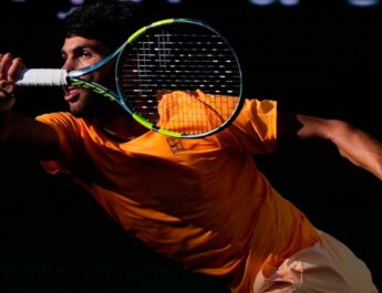 Carlos Alcaraz llega a 300 victorias y empata récord de John McEnroe