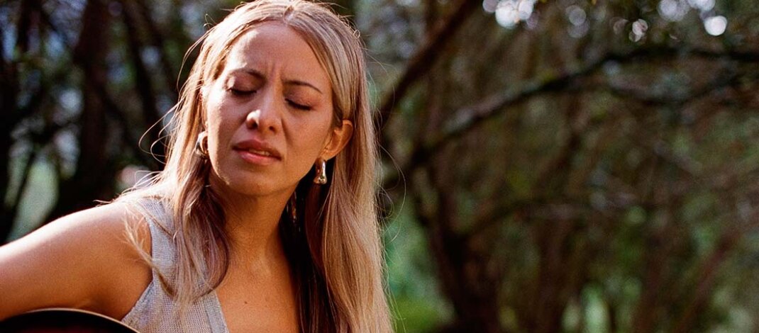 Naty Hernández presenta ROMANA: un proyecto que cruza poesía, música y cuerpo femenino