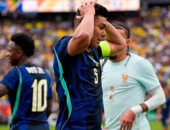 Francia derrota a Brasil con uno menos y gol de Mbappé