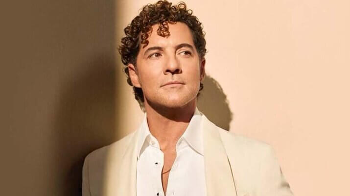 David Bisbal sorprende cantando "VIVIR ASÍ ES MORIR DE AMOR"
