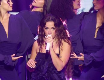 Lola Índigo deslumbra en la cuarta edición de Billboard Mujeres Latinas y recibe el “PREMIO EVOLUCIÓN”