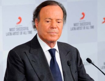 Julio Iglesias prepara querella contra Yolanda Díaz, vicepresidenta española, por “injurias y calumnias”