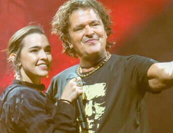 Carlos Vives conquista Nueva York con el Radio City Music Hall lleno a capacidad y acompañado por su hija en el escenario