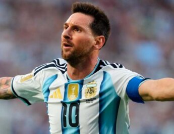 Messi iguala récord de más goles en Mundiales y comanda goleada de 3-0 sobre Argelia