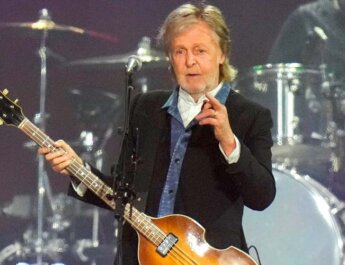 Paul McCartney interpretó “I Want to Hold Your Hand” en la boda de Taylor Swift