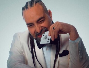Alain Pérez le canta a ese amor  que deja huella y nunca se olvida