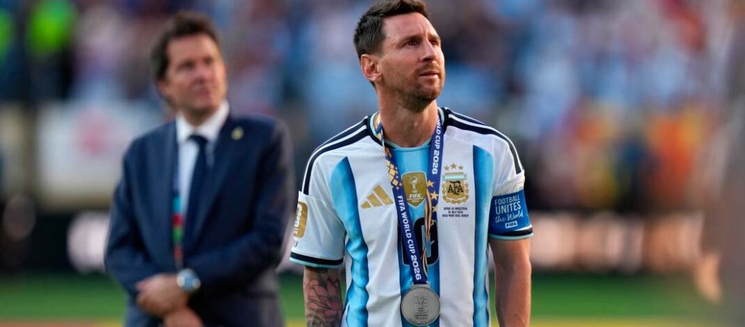 Lionel Messi volvió a Argentina en avión privado y sin contacto con aficionados
