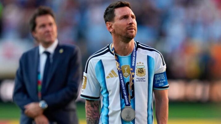 Lionel Messi volvió a Argentina en avión privado y sin contacto con aficionados