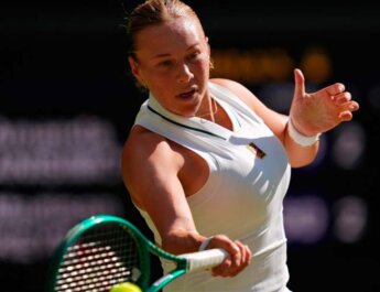 Tenista Amanda Anisimova genera polémica por tomar “misteriosa bebida” en su partido del Cincinnati Open