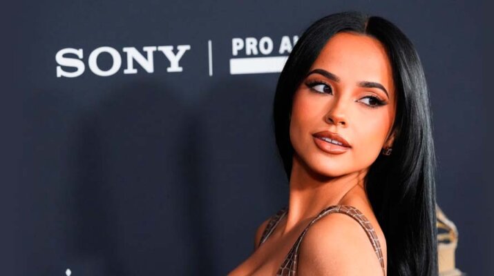 Becky G habla sobre lo “increíble” que fue hacer música con Benny Blanco y Selena Gomez