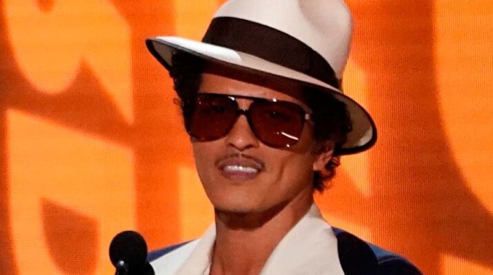 Bruno Mars estrena el video de “Dance With Me”, personaje DMH