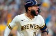 Con ayuda del techo y del poder de Chourio, Brewers ponen 2-0 la Serie de la Liga Nacional ante los Padres