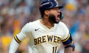 Con ayuda del techo y del poder de Chourio, Brewers ponen 2-0 la Serie de la Liga Nacional ante los Padres