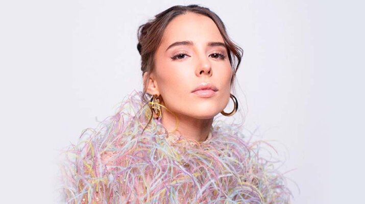 Majo Aguilar suma una versión mariachi de “ALMOHADA” de José José a su colección personal de CAPRICHOS