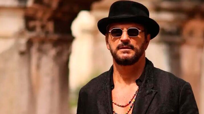 Ricardo Arjona le realiza un homenaje al hombre que le inspiró a escribir “Historia de Taxi”